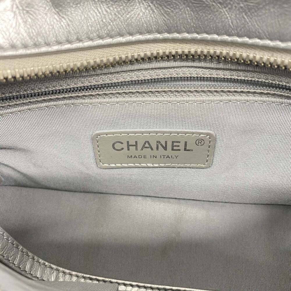 CHANEL Gold Shoulder Bag - Picture 5 of 10